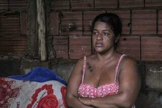Ana Flávia da Conceição, de 37 anos, chora com prejuízo. (Foto: Juliano Almeida)