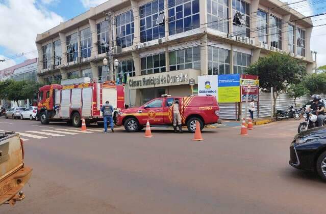 Pr&eacute;dio da C&acirc;mara de Vereadores &eacute; evacuado ap&oacute;s princ&iacute;pio de inc&ecirc;ndio