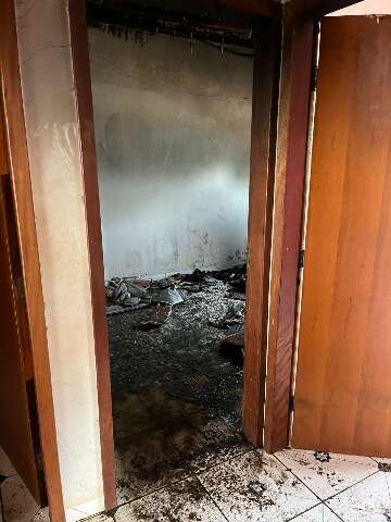 Jovem que incendiou casa de ex responder&aacute; em liberdade