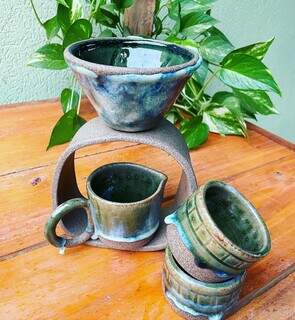 Kit café é uma das peças utilitárias que acompanham coador e xícaras. (Foto: Arquivo pessoal)