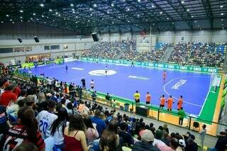 Arena Maracaju com grande público em jogo de futsal (Foto: Divulgação)