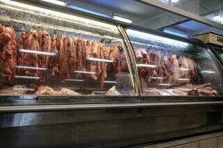 Cortes de carne dentro de freezer expositor em supermercado de Campo Grande (Foto: Marcos Maluf)