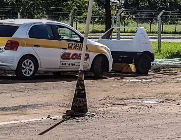 Pista cheia de buracos no Detran prejudica alunos que tentam tirar CNH