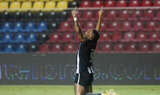 Tiquinho Soares comemora vitória do Botafogo durante partida contra Brasiliense, realizada nesta quarta-feira (15). (Foto: Vitor Silva/Botafogo/Agência Brasil)