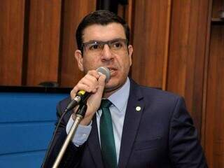 Deputado Jamilson Name (PSDB), responsável pelo projeto de lei, durante sessão na Assembleia. (Foto: Luciana Nassar/Arquivo Alems)