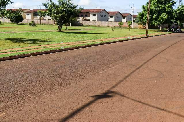 Ap&oacute;s morte, moradores dizem que asfalto novo virou pista de corrida