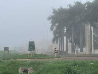 Maracaju tomada por neblina nesta manhã (Foto: Hosana de Lourdes)