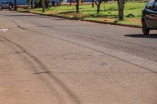 Ap&oacute;s morte, moradores dizem que asfalto novo virou pista de corrida