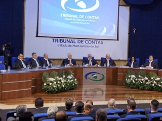 Conselheiros que icam na direção do TCE-MS no biênio 2023/2024: ao centro o presidente, Jerson Domingos (Foto: Jéssica Benitez)