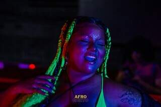 A festa Afrogueto traz com ela incentivos e elementos da moda, da cultura ballroom e de músicas afro-urbanas.
