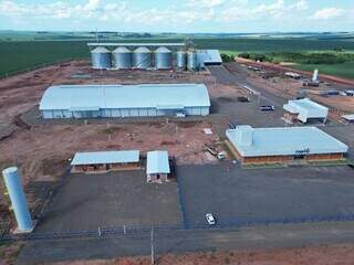 Construção da nova unidade de armazenagem da Cooperativa Coamo em Ponta Porã. Um projeto com mais de 10 mil m² executado em apenas 10 meses. (Foto: Amoreira Construtora)