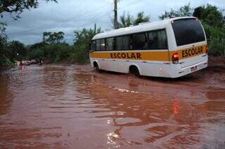 Chuva no Bairro Chácara dos Poderes causou transtornos esta semana. (Foto: Juliano Almeida)