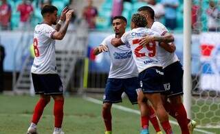 Jogadores do Bahia comemoram gol marcado neste sábado. (Foto: Divulgação)