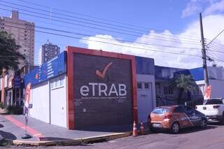 A eTRAB fica localizada na Rua Brasil, 236 – Centro. (Foto: Paulo Francis)