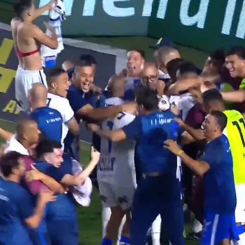 Nos p&ecirc;naltis, &Aacute;gua Santa vence Bragantino e chega a sua primeira final