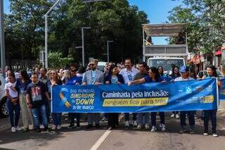 Em Caminhada da Conscientiza&ccedil;&atilde;o, pais pedem autonomia para os filhos