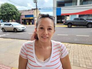 Vendedora Claudiceia da Silva opinou sobre na Avenida Marechal Rondon, no Centro (Foto: Gabriel de Matos)