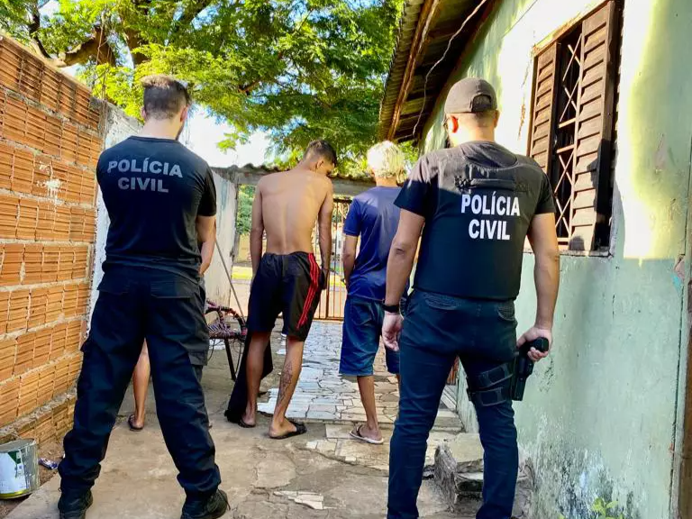 Polícia cumpre mandados em Naviraí e prende quatro em flagrante
