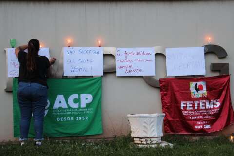 Após morte de colega, professores protestam contra negligência em perícia médica