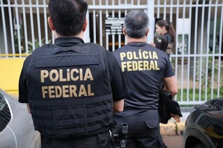 Equipes da Polícia Federal durante Operação Sequaz nesta quarta-feira. (Foto: Divulgação/PF)