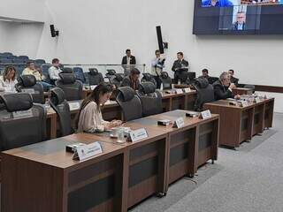 Sessão ordinária da Assembleia Legislativa tem 13 deputados paricipando presencialmente e três de forma remota (Foto: Jéssica Benitez)