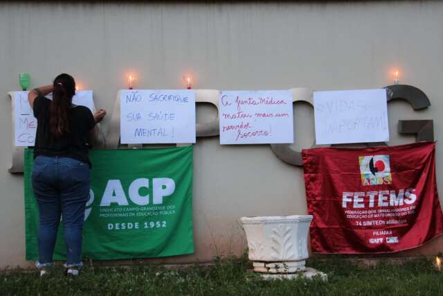 Ap&oacute;s morte de colega, professores protestam contra neglig&ecirc;ncia em per&iacute;cia m&eacute;dica