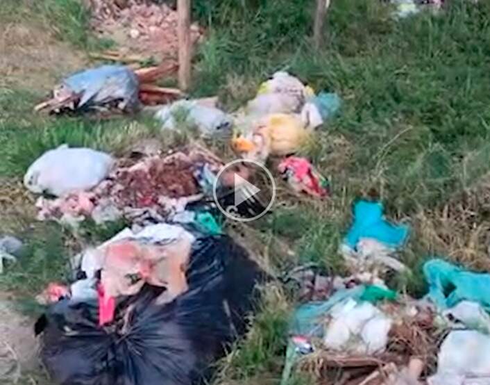 Moradores “confundem” terreno baldio com lixão e descartam entulho no Nova Lima