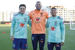 Meio-campo Raphael Veiga, goleiro Weverton e atacante Rony em treino da Seleção (Foto: Rafael Ribeiro/CBF)