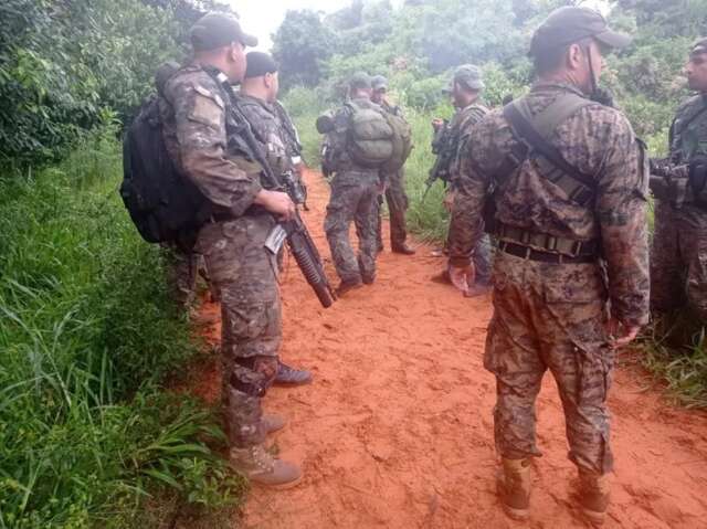 Dois suspeitos de sequestro morrem em confronto com pol&iacute;cia