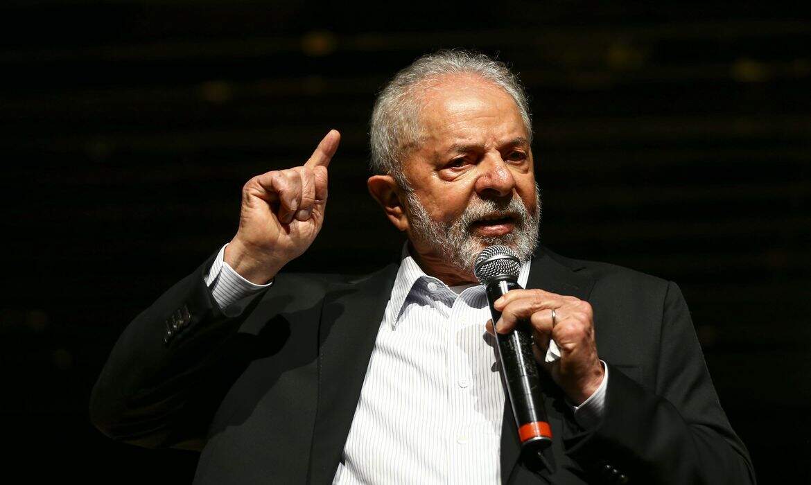 Lula continua internado e ida à China será em nova data
