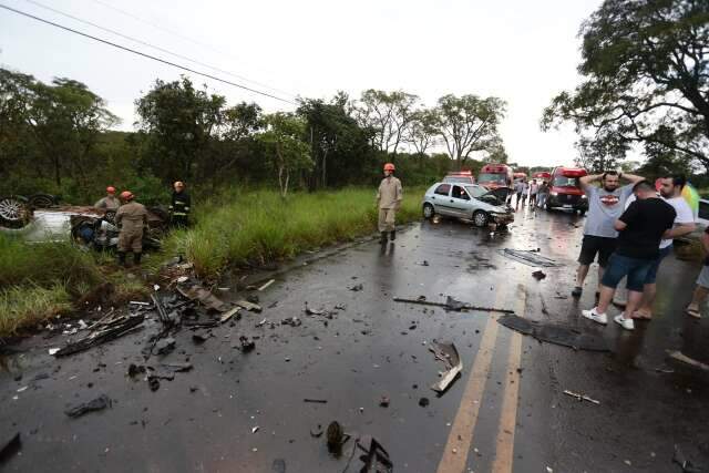 Homem que morreu em acidente com 3 carros era gerente de hangar 