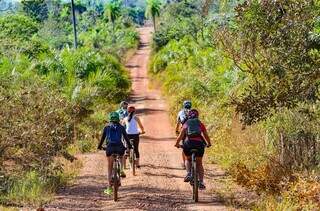 Bonito, em Mato Grosso do Sul, está na lista de sugestões de destinos do Ministério do Turismo que oferecem opções de cicloturismo  – Foto: Rota Aventura/Reprodução