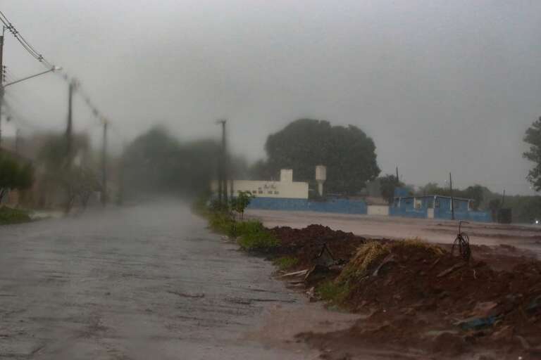 Domingo amanhece garoando e previsão é de chuva em todo Estado - Cidades -  Campo Grande News