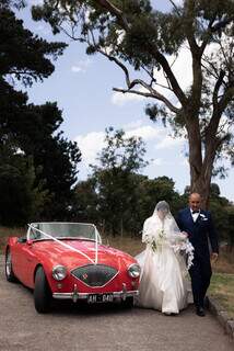 Carro Austin-Healey foi mais um dos encantos presentes no casamento. (Foto: La Moment Photography)