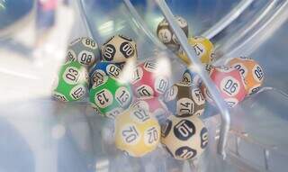 Bolas enumeradas utilizadas em sorteios da Mega-Sena. (Foto: Rodrigo de Oliveira/Loterias Caixa)