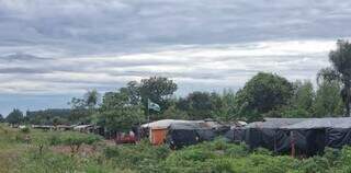 Um dos acampamentos na MS-164, área do Assentamento Itamarati e de acesso à Fazenda Santa Virgínia. (Foto: Reprodução dos autos)