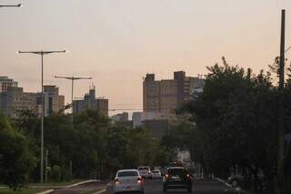 Céu claro em Campo Grande nesta manhã (Foto: Henrique Kawaminami)