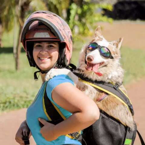 De passeio de moto a rapel, Felicia e Dry são companheiras de aventuras