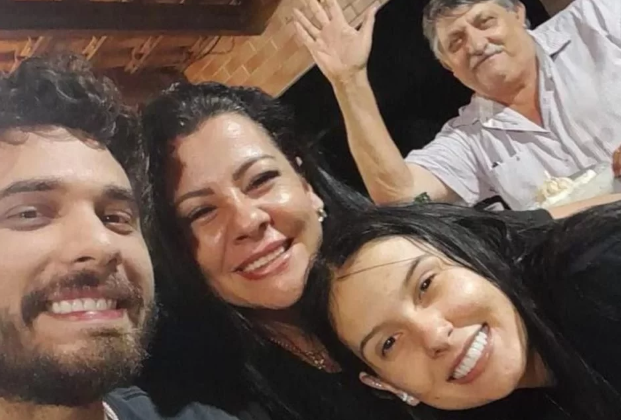 Após beijo em público, Ana Castela apresenta Gustavo Mioto à família