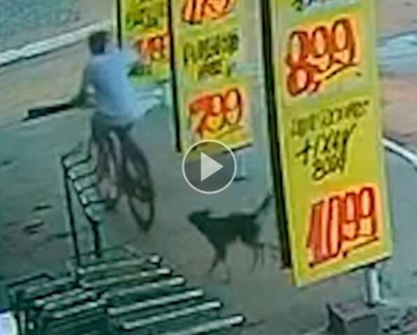 Ladr&atilde;o aproveita descuido de cliente para levar bicicleta em frente de mercado
