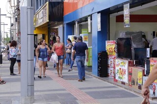 Comércio pouco movimentado na Rua 14 de Julho, em Campo Grande (Foto: Arquivo/Campo Grande News)