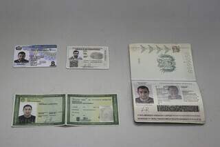 Documentos falsos encontrados com Jorge Adalid Granier Ruiz. (Foto: Paulo Francis/Arquivo)