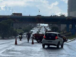 Rua Ceará foi fechada para evitar atropelamento de vítima. (Foto: Direto das Ruas)