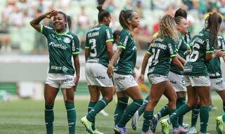 Jogadoras do Palmeiras comemoram goleada sobre o Ceará. (Foto: Divulgação/CBF)