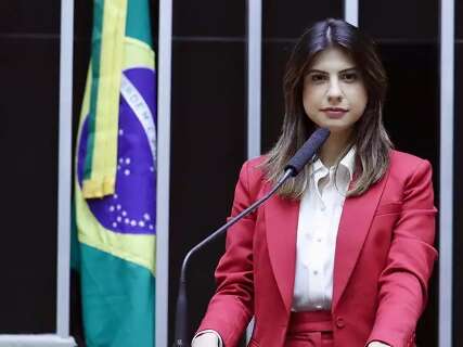 PEC quer anistiar partidos que violaram cotas; Camila tirou nome e alegou erro