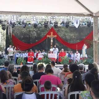 Com procissão e missa, Domingo de Ramos é celebrado na Cidade da Páscoa