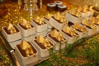 Até mesmo os doces integraram a temática da festa egípcia. (Foto: Regina Aoki)