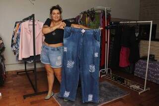 Brechó tem diversas calças jeans com numeração acima de 44. (Foto: Paulo Francis)
