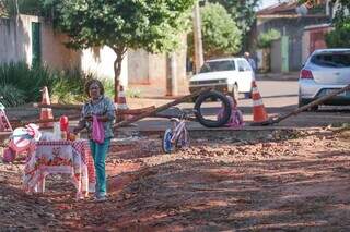 Moradores do Jardim Lisboa protestam em busca de asfalto (Foto Marcos Maluf/Campo Grande News)