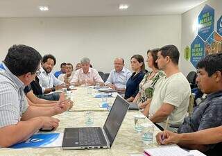 Reunião hoje na Sanesul em Dourados após dois meses de trabalho em aldeias (Foto: Divulgação)